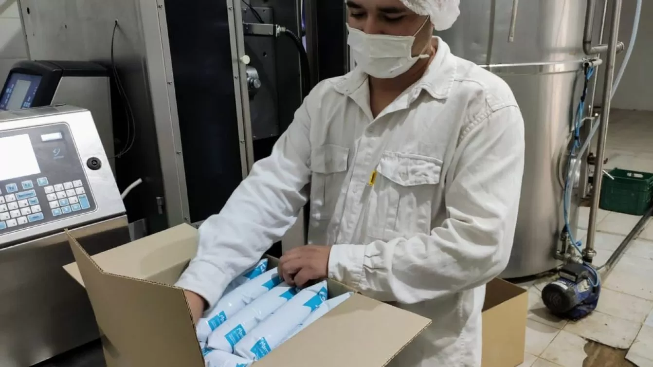 Un municipio creó su marca de leche 50% más barata y es un éxito: van a aumentar la producción