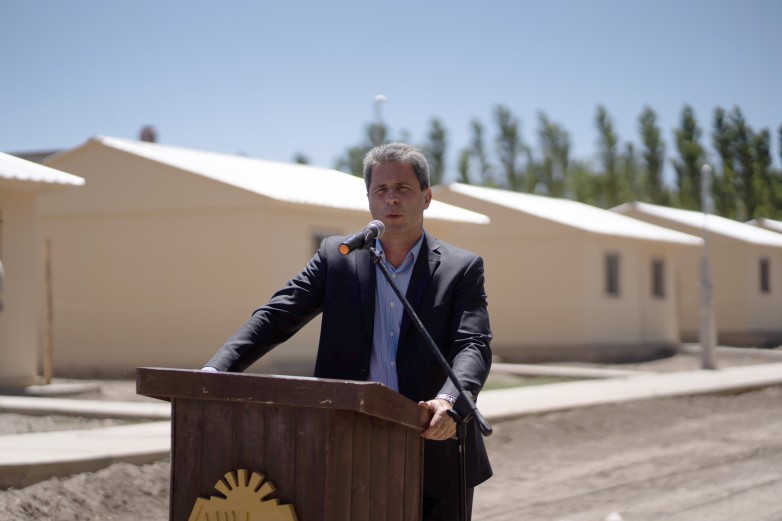 Visita del Gobernador Uñac al Departamento Iglesia.