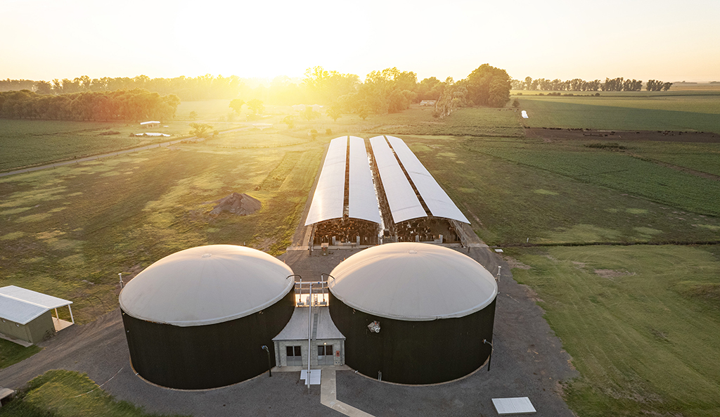 Primer motor a biogas .