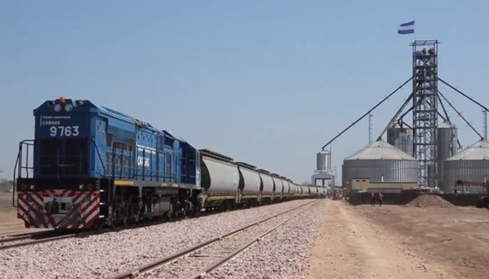 Belgrano carga, mas bagones y locomotoras para transportar granos.